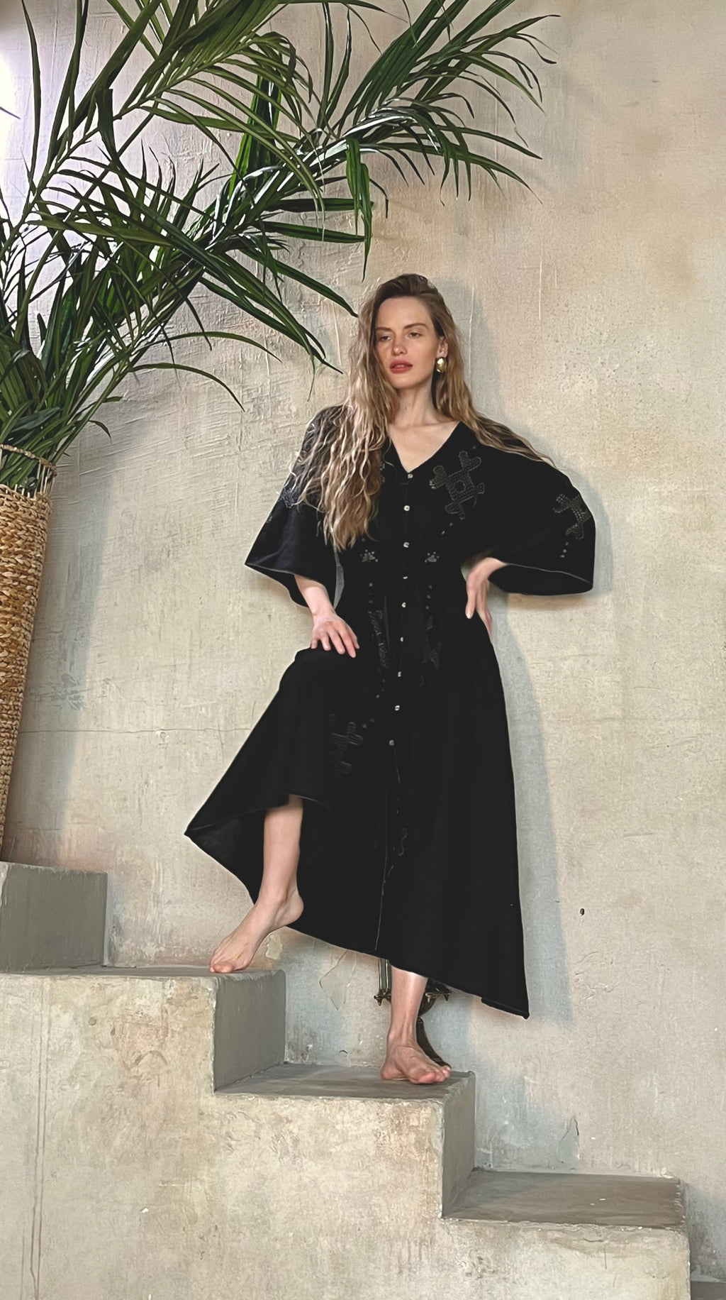 MARIAM DRES IN BLACK