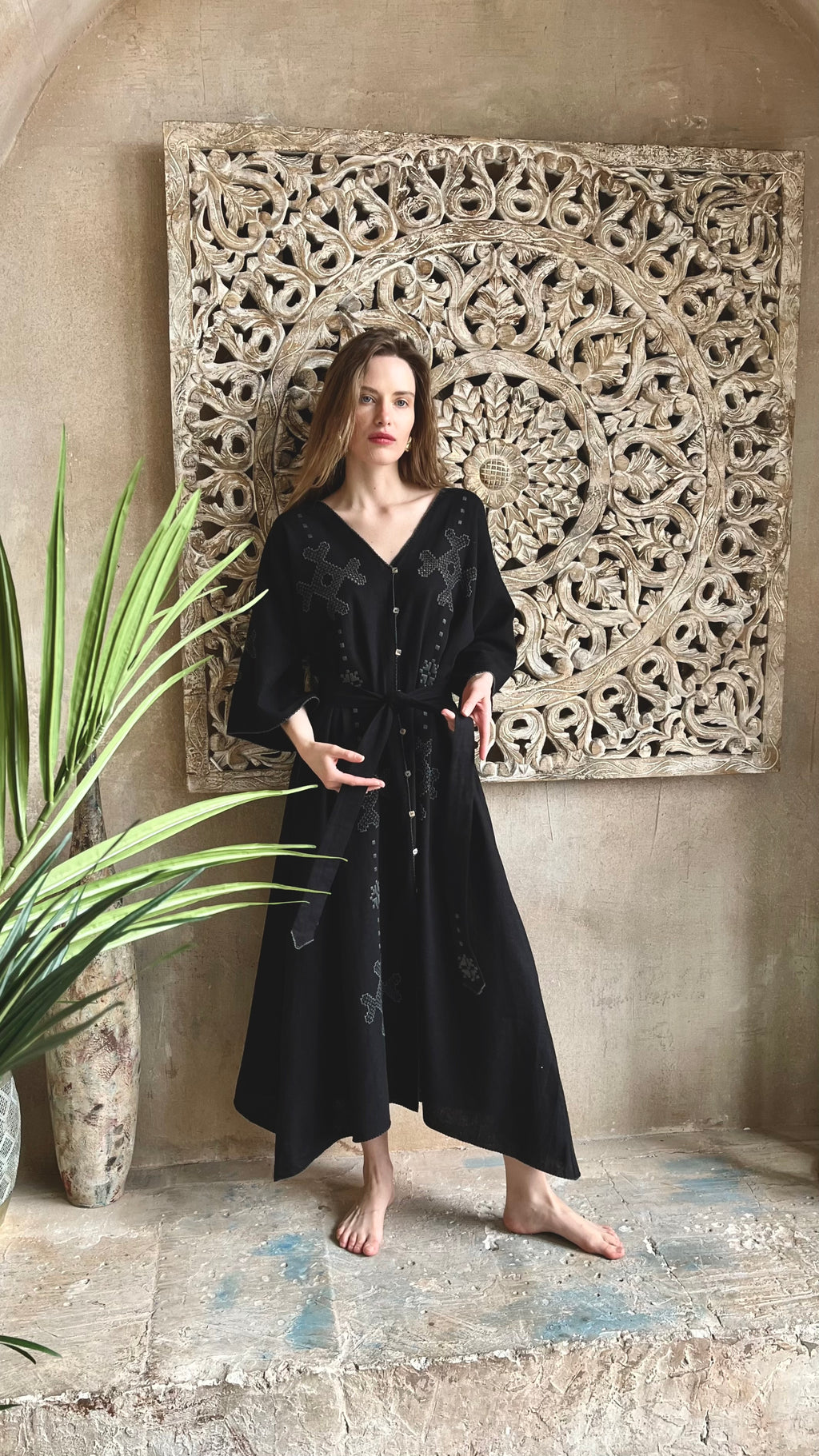 MARIAM DRES IN BLACK